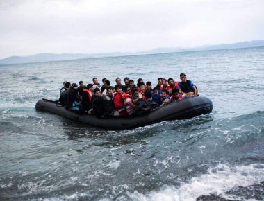 Πλωτό του ΛΣ συνόδευσε βάρκα με 50 παράνομους μετανάστες στην Κύμη